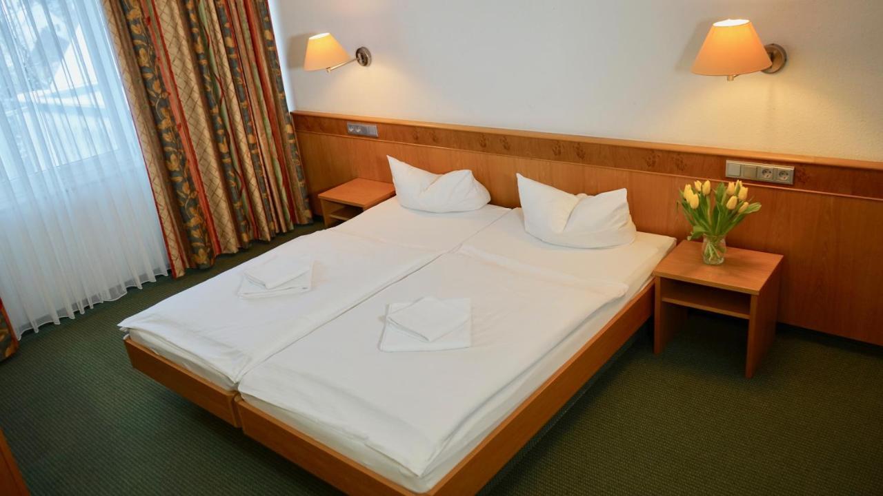 Landhotel Guenzburg クプファーツェル エクステリア 写真